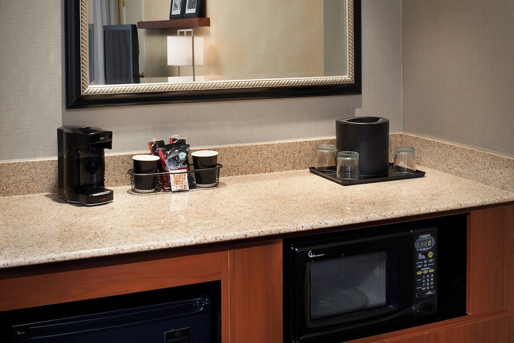 Suite, 1 Bedroom, Courtyard View - Photo 5