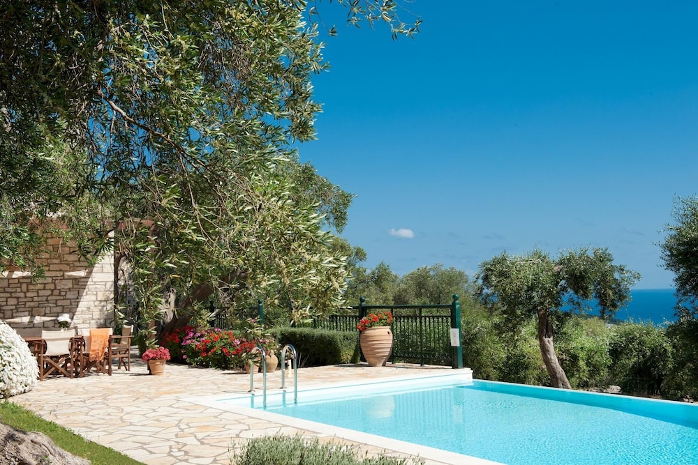 Villa photo 1