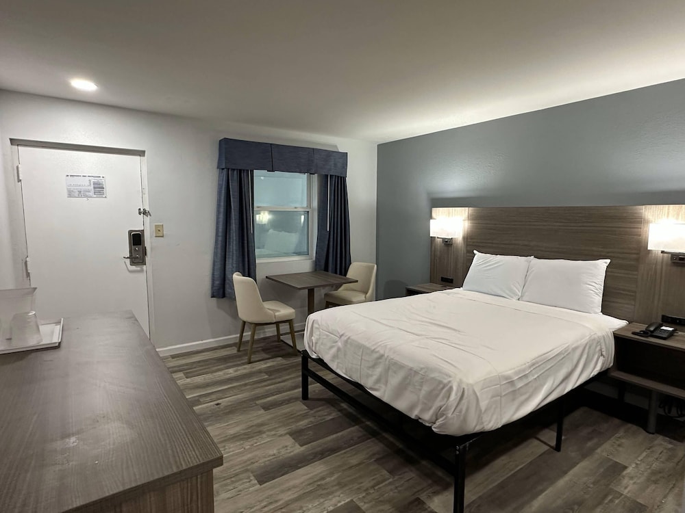 Room, 1 Queen Bed, Accessible, Non Smoking - Photo 2