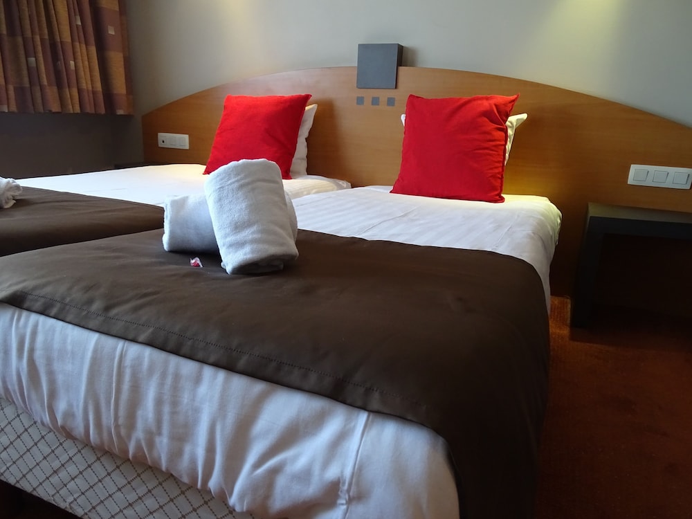 Executive Room Twin with daily cleaning - Photo 1