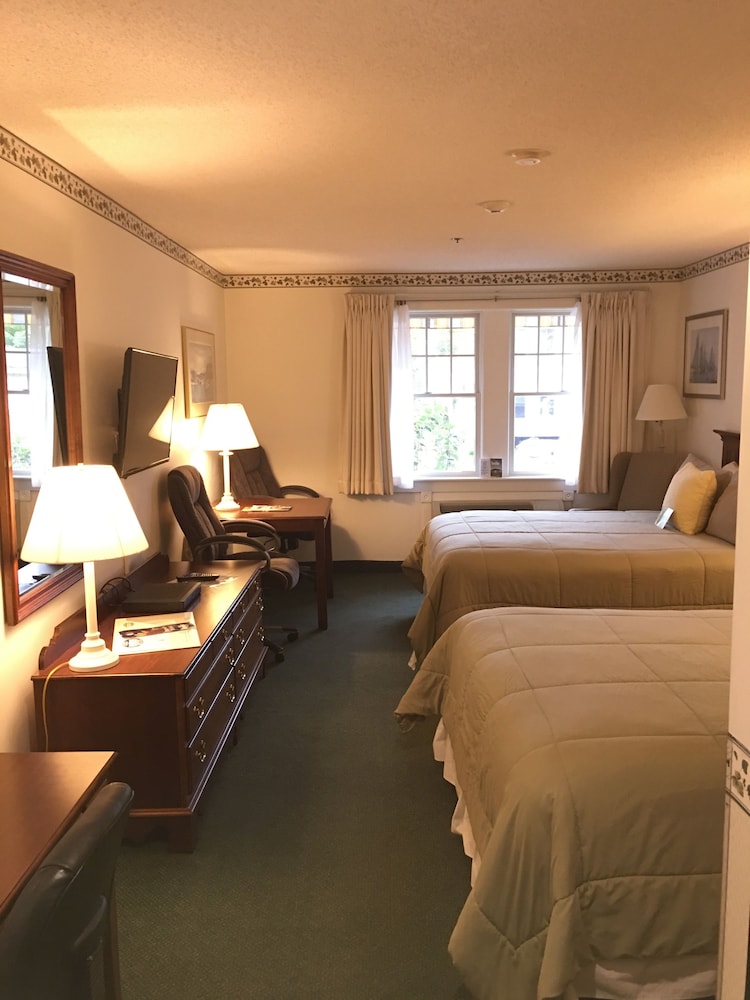 2 Queen Beds, 2nd Floor, No Pets photo 3