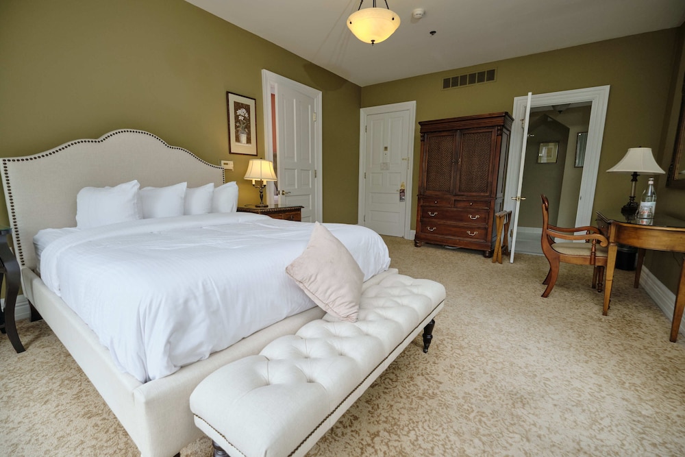 Two Queen Suite - Photo 12