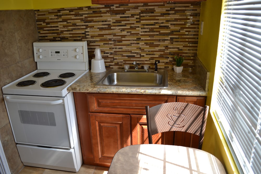 Family Room, 2 Bedrooms, Kitchen photo 3