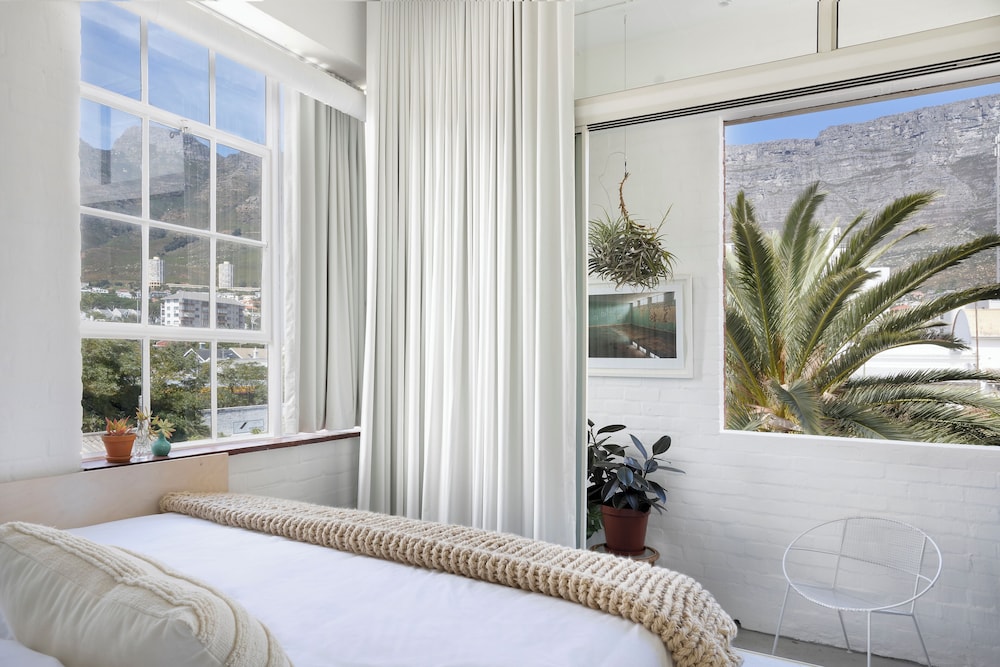 Superior Apartment, 1 King Bed, Balcony, Mountain View
