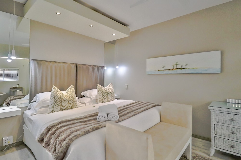 Courtyard Room photo 1