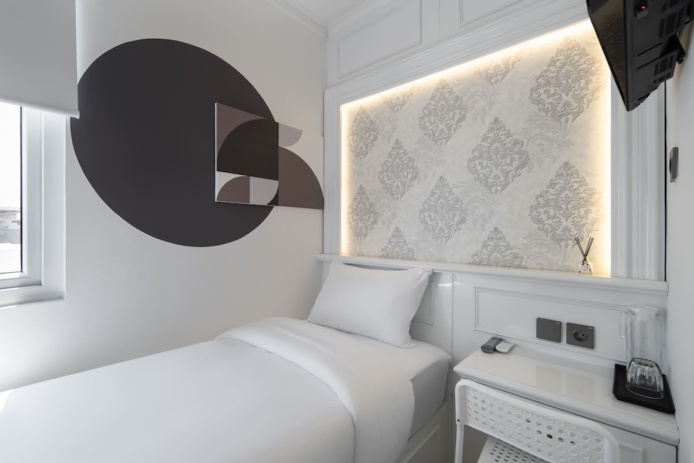 Standard Single Room Shared Bathroom