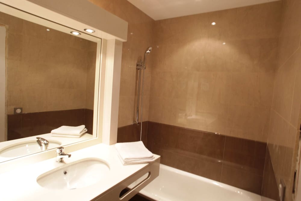 Deluxe Double or Twin Room - Photo 7