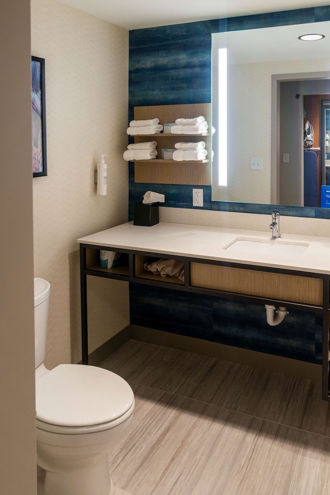 Room, 2 Queen Beds - Photo 18