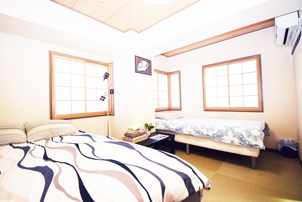 Room 302 photo 1