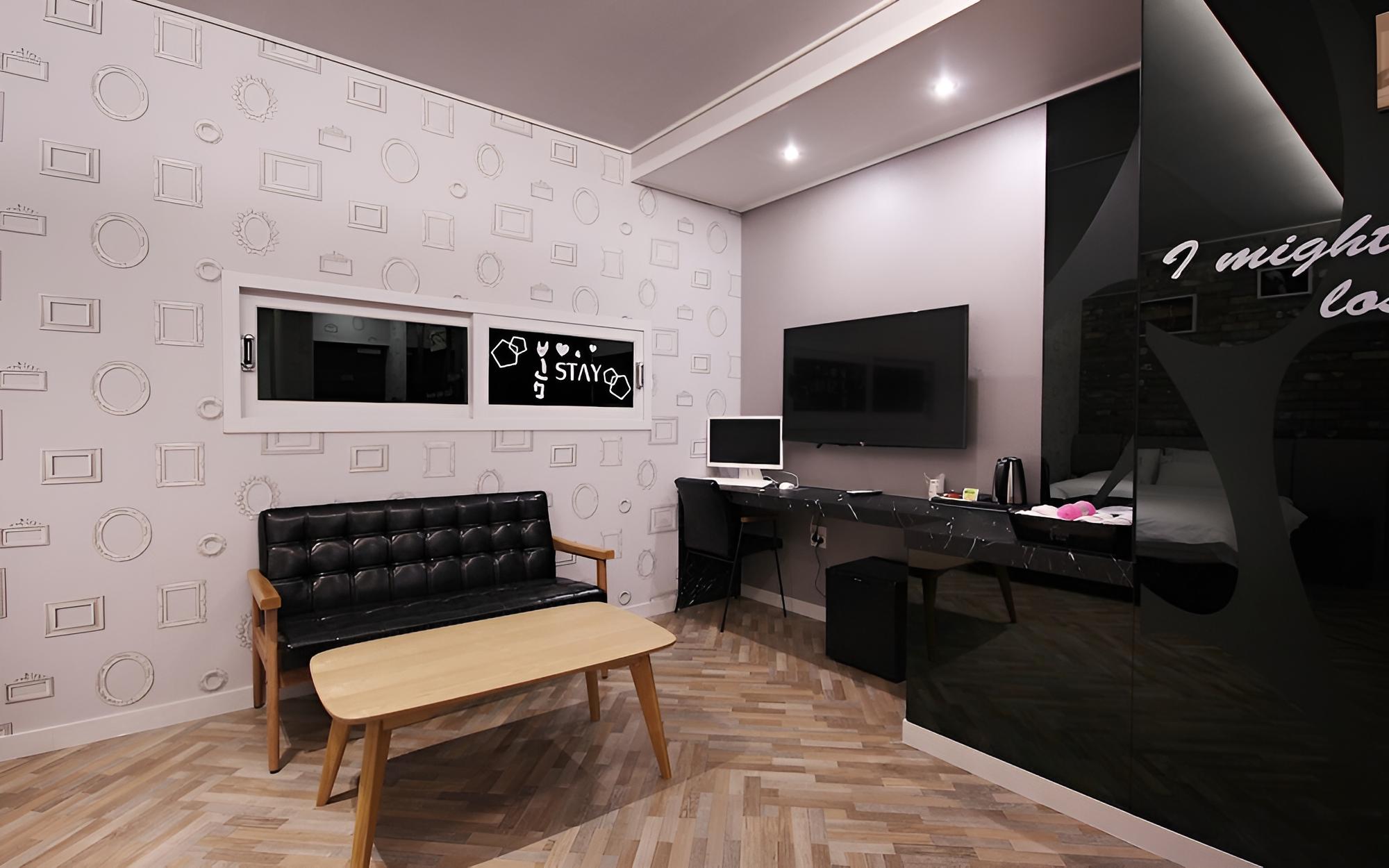 Room (Standard (1 vehicle per room)) - Photo 7