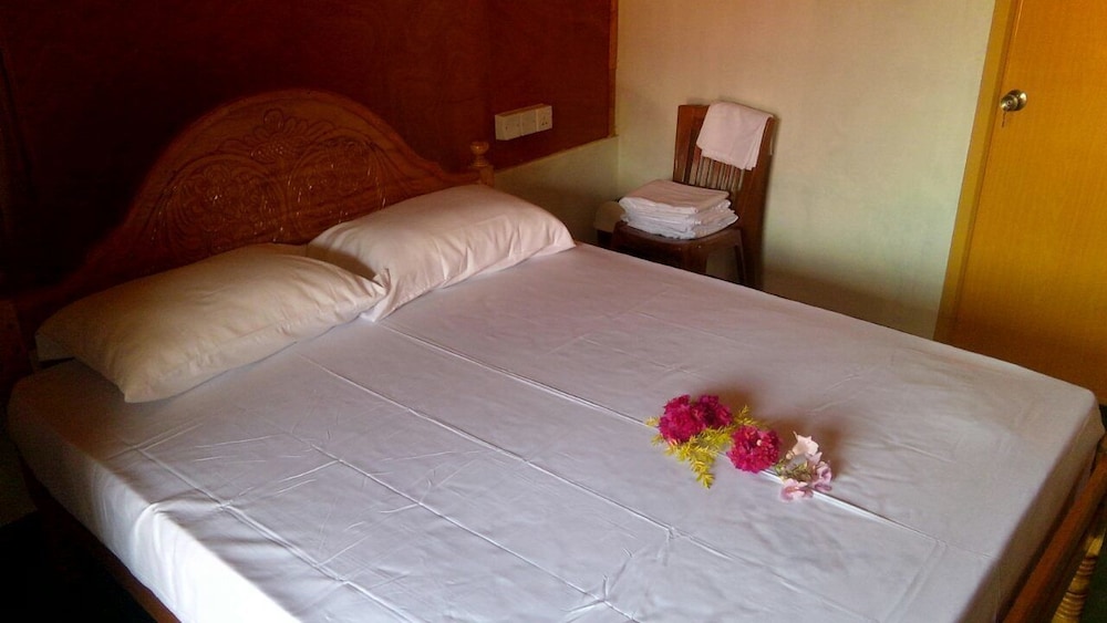Basic Triple Room, 2 Double Beds, Garden View photo 1