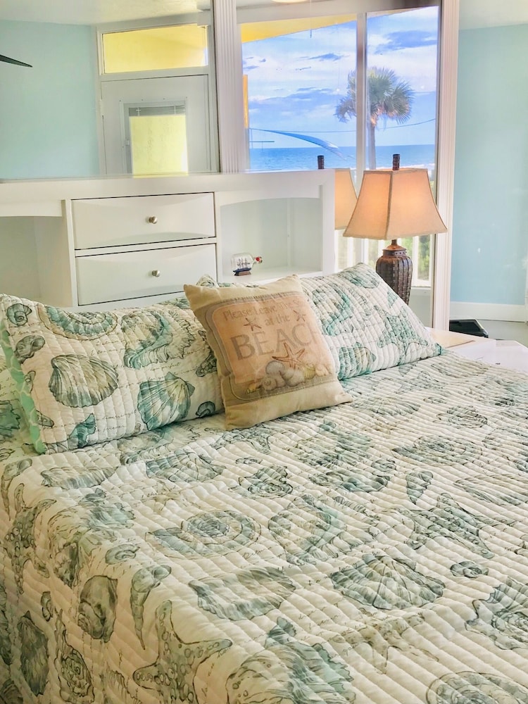 Studio, Ocean View, Beachside (Just Beachy) photo 1