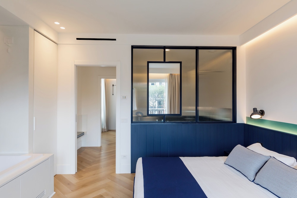 Suite - Photo 7