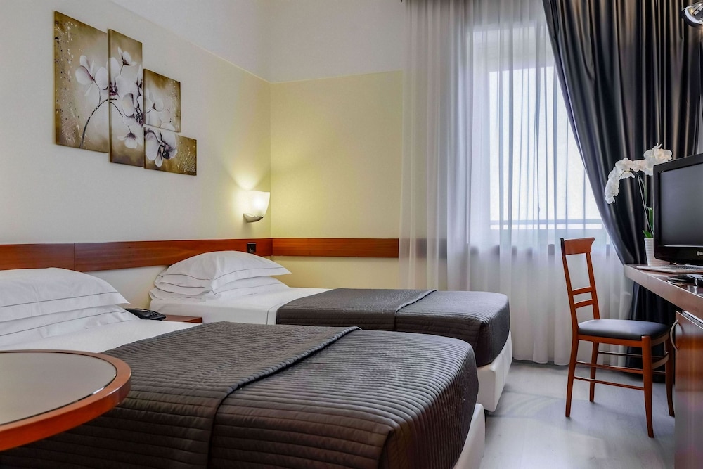 Comfort Double Room Single Use thumbnail 6