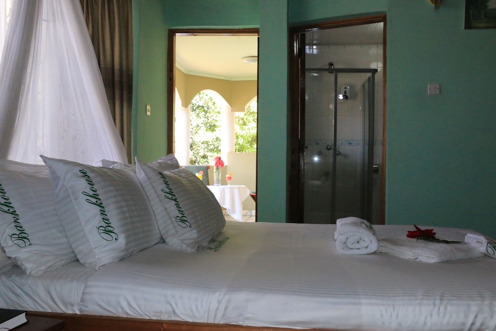 Deluxe Room, 1 Queen Bed, Garden View, Garden Area
