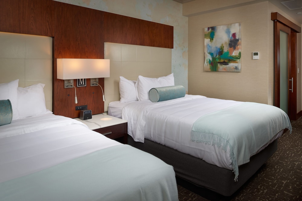 Club Room, 2 Queen Beds, River View photo 3