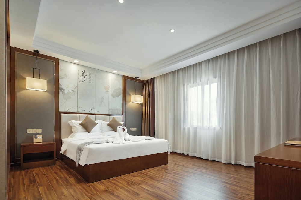 Family Room, City View