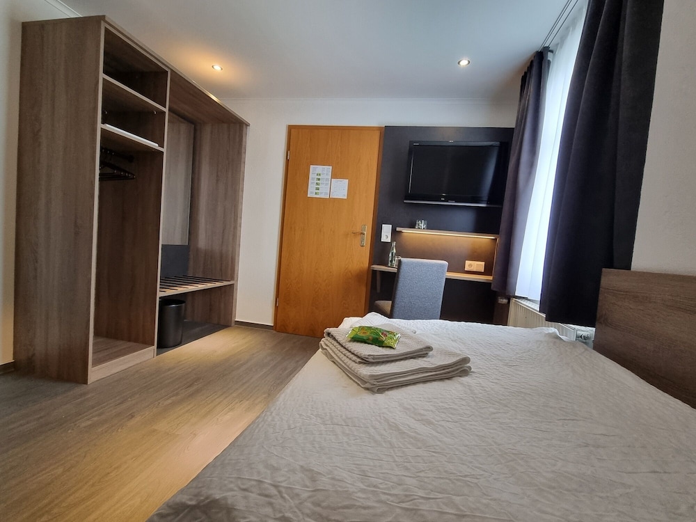 Deluxe Single Room, Private Bathroom photo 2