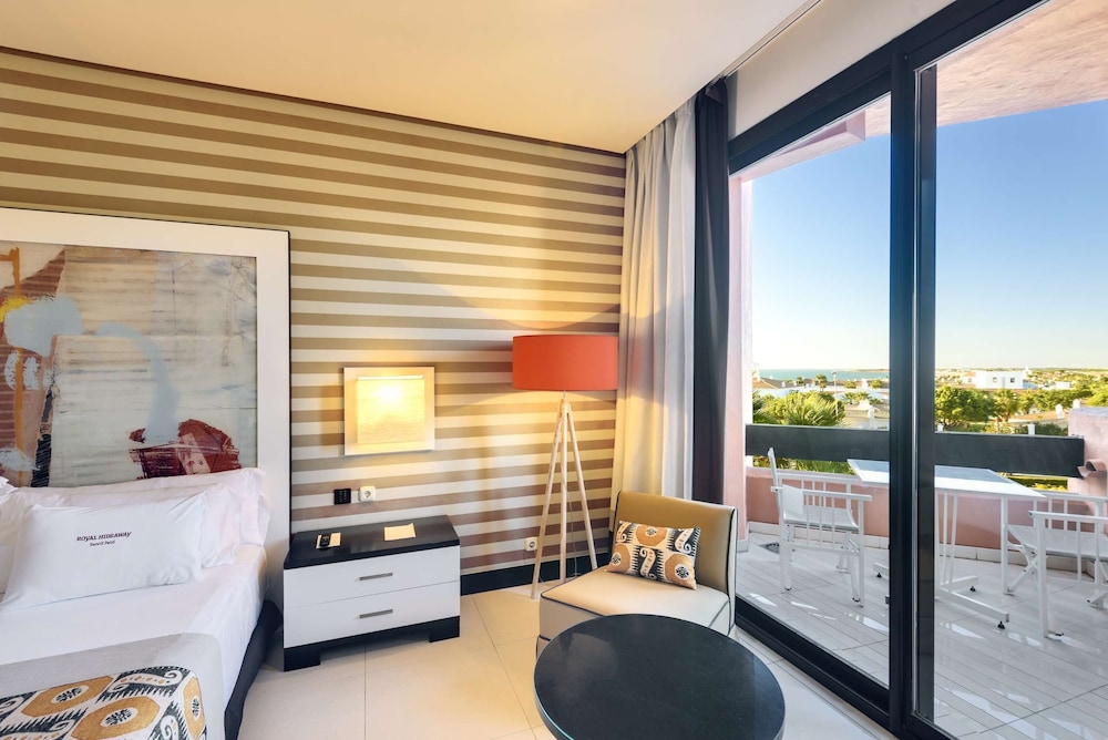 Deluxe Room, Partial Sea View