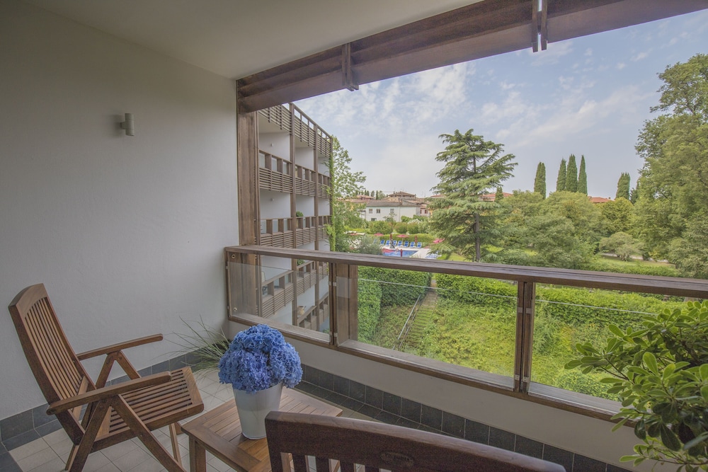 Double Room, Partial Lake View - Photo 3