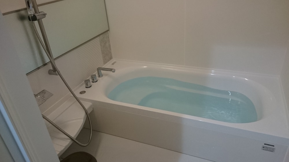 Chocolate House (1 Double Bed + 2 Japanese Futons) photo 2