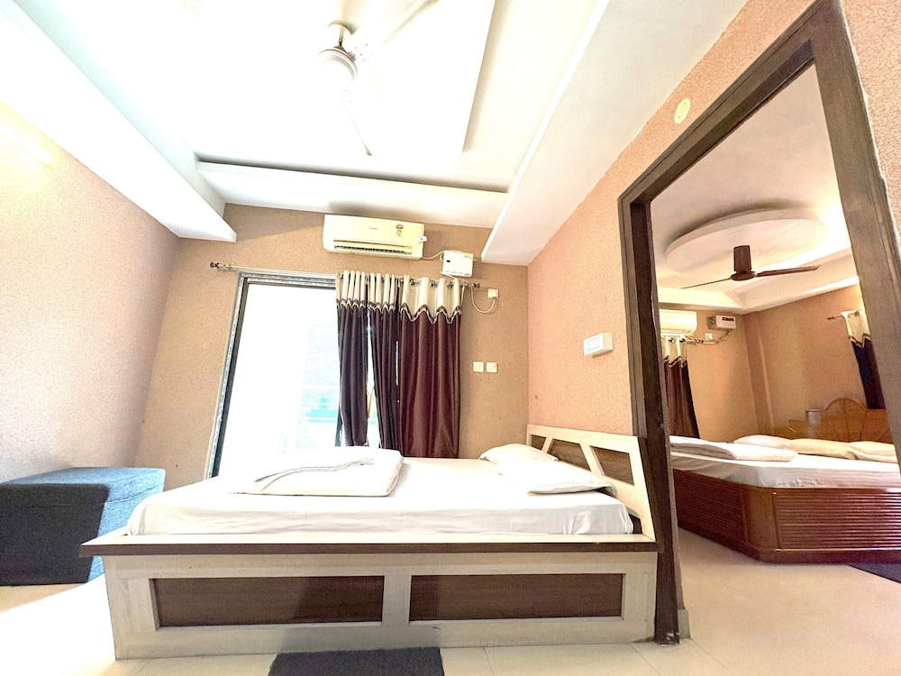 Royal Room, City View