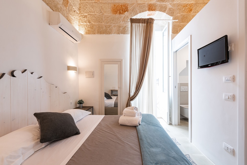 Traditional Double Room, 1 Queen Bed photo 2