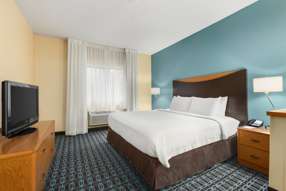Room, 1 King Bed (Mobility/Hearing Access, Roll-In Shwr) - Photo 2