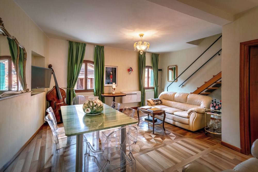 Presidential Duplex, Terrace, Annex Building