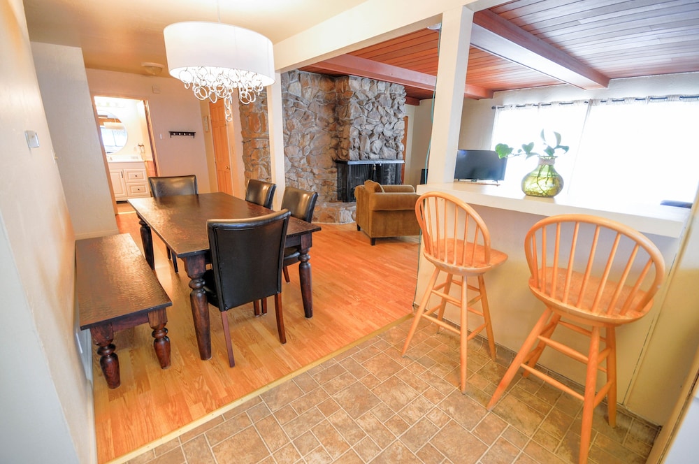 Standard Apartment, 2 Bedrooms, Lake View photo 2