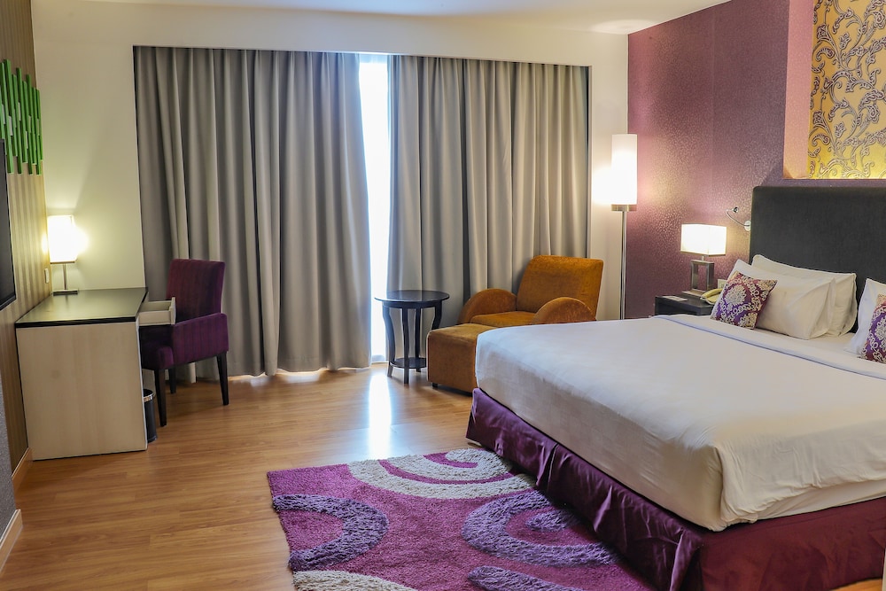 King Bed Executive City photo 2