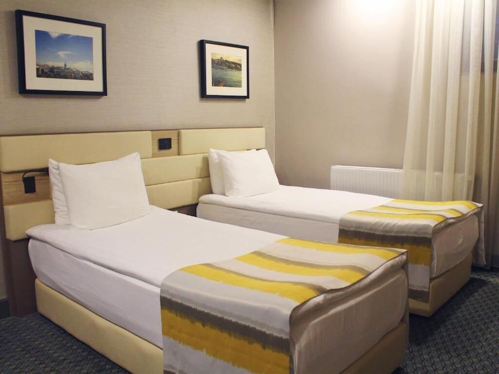 Economy Twin Room photo 1
