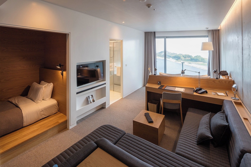 [Pool Package] Deluxe Twin Room, Sea View - All Day Pool Access for 1 Adult photo 3