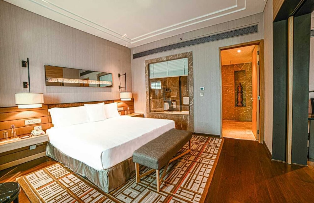 Suite, 1 King Bed (Presidential Suite) photo 1