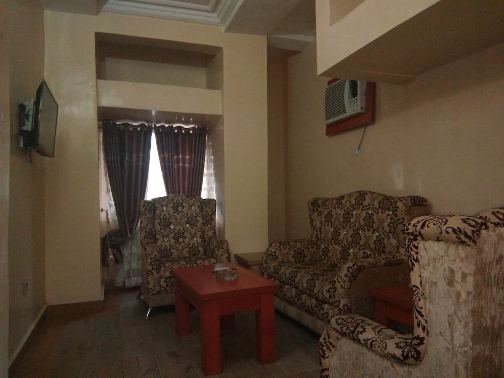 Grand Room, 1 King Bed, Non Smoking, Pool View photo 2