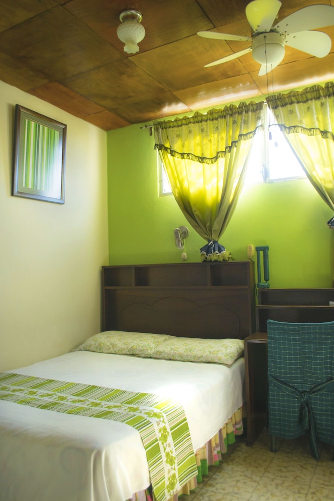 Economy Double Room Single Use, 1 Queen Bed photo 2