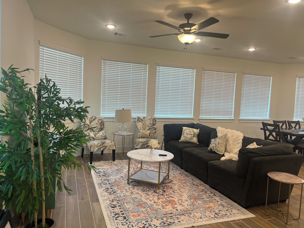 The Clement Chateau - Brand New Home, Billede 10