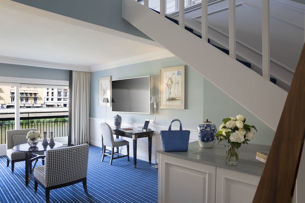 Signature Suite (Non Smoking) thumbnail 5