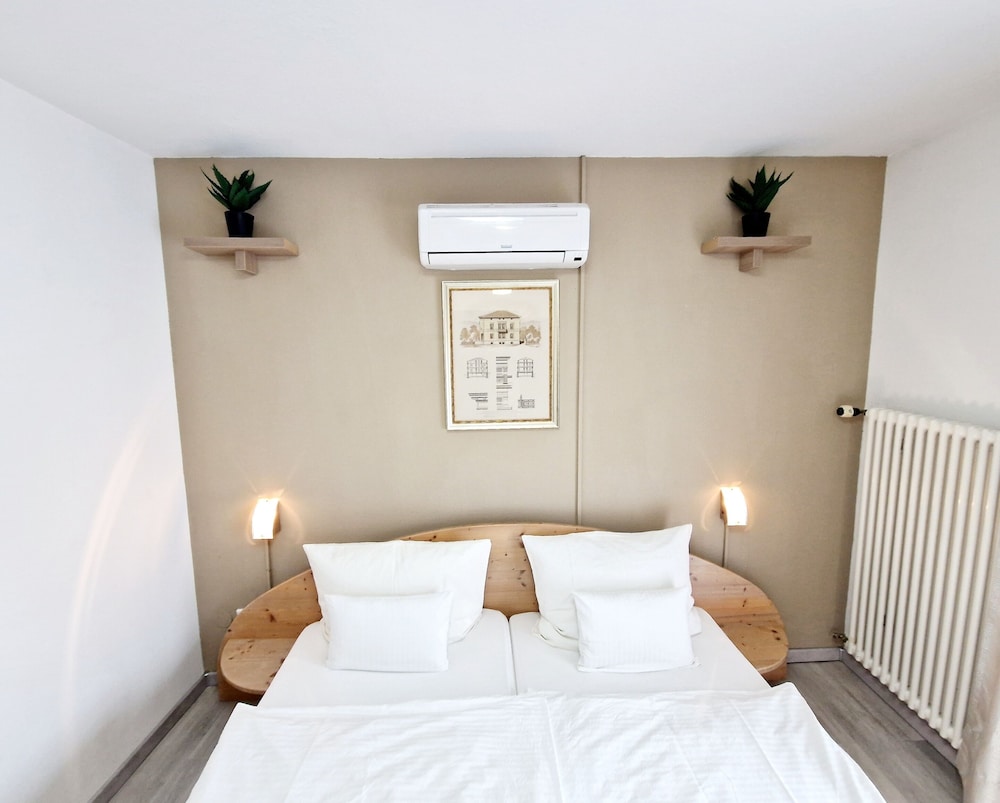 Family Quadruple Room, Private Bathroom - Photo 3