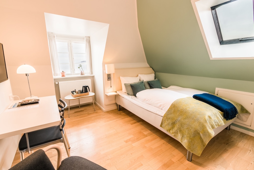 Economy Double Room (140 cm bed)
