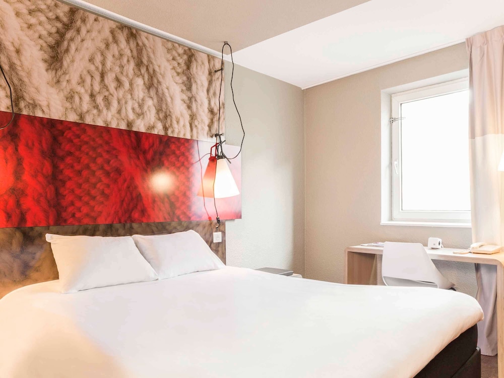 Standard Room, Multiple Beds - Photo 4