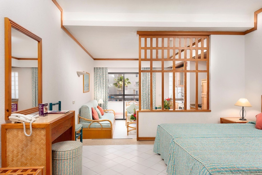 Deluxe Quadruple Room - Photo 6