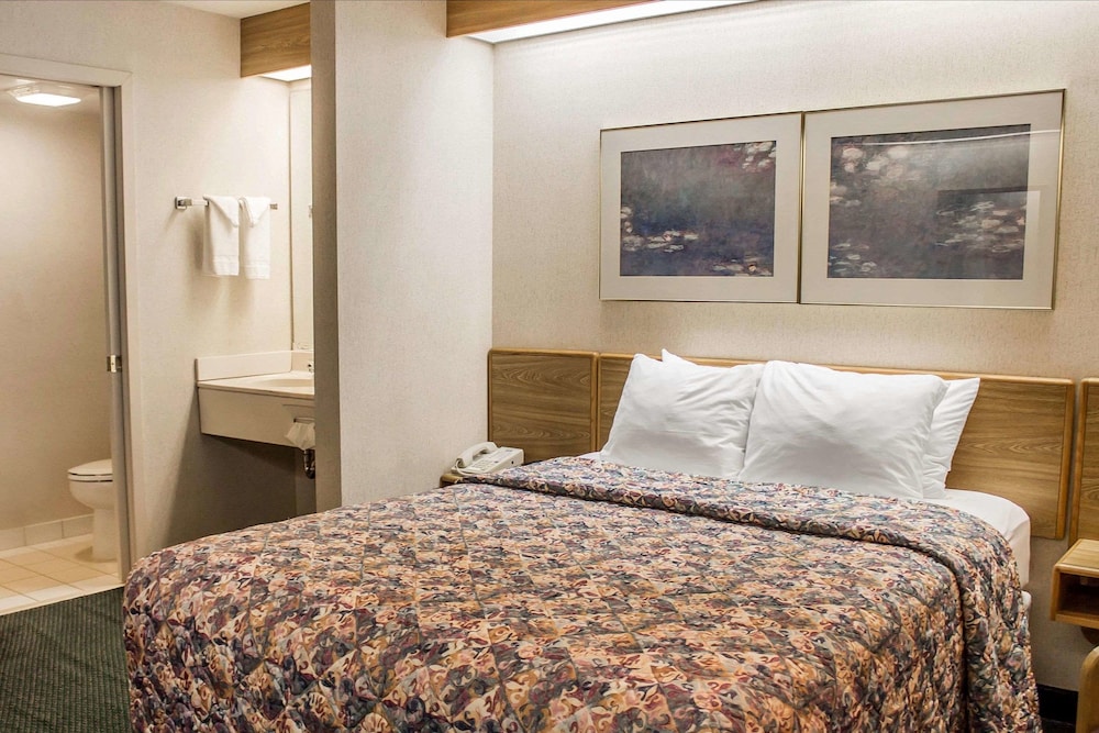 Room, 1 Queen Bed, Non Smoking - Photo 1