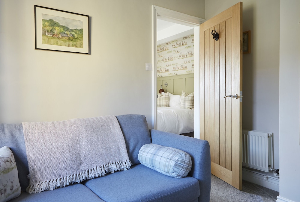 Suite, Ensuite, Courtyard View photo 3