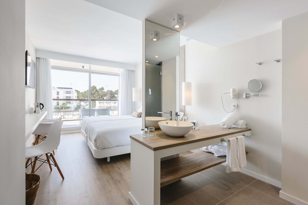 Double Room, Balcony, Pool View - Photo 1