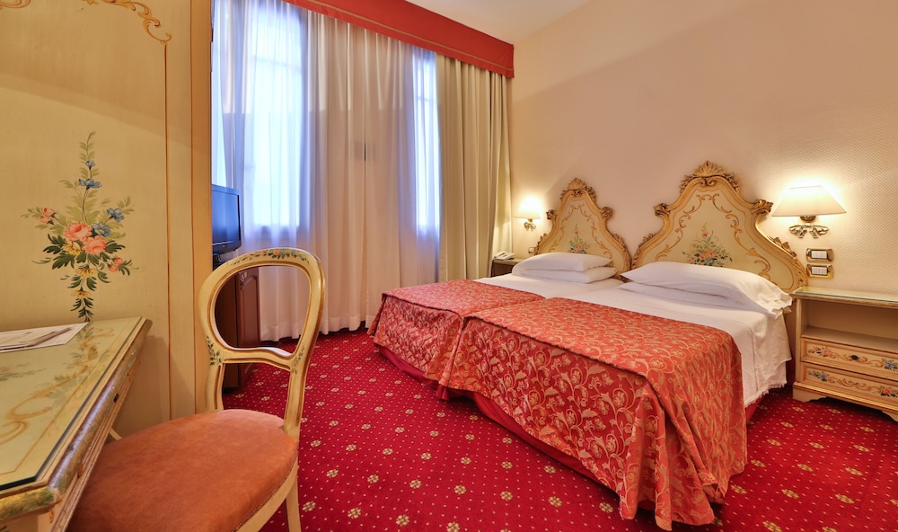 Classic Double or Twin Room thumbnail 5