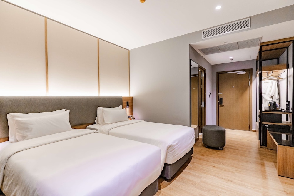Superior Room, 2 Twin Beds, Non Smoking, City View photo 2