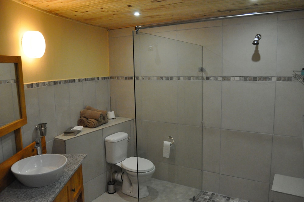 Standard Twin Room, Multiple Beds - Photo 9
