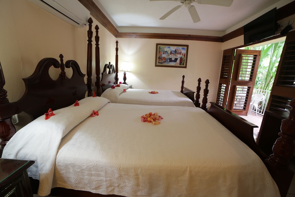 Deluxe Room, Garden View - Photo 2