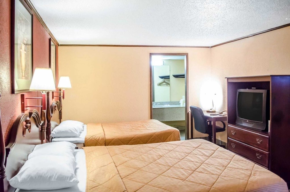 Standard Room, 2 Double Beds, Non Smoking - Photo 4